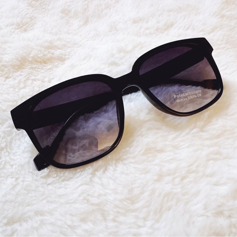 Oliver Black Oversized Chic Sunglasses - Picture 4 of 11